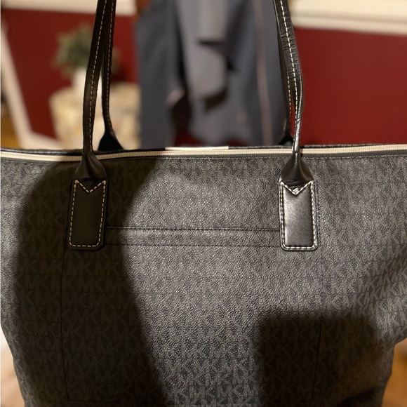 MICHAEL KORS TRAVEL LARGE TOP ZIP TOTE - Picture 13 of 14